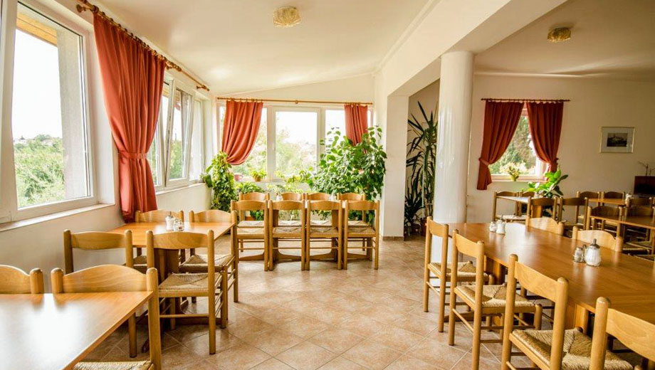 006 telefonos munkatárs